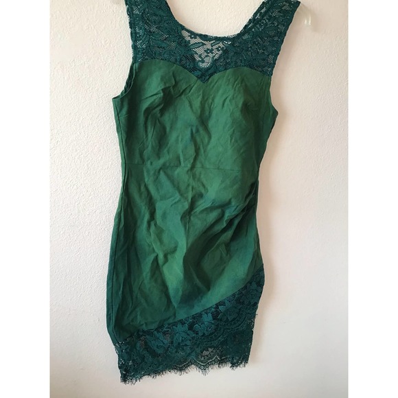 ❤️NWT Unique & Classic lace green iridescent dress size medium - Picture 2 of 7